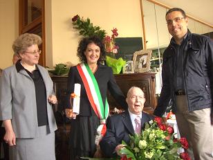 I cento anni di Pantaleo De Matteis con il sindaco Sandra Antonica e d il vicesindaco Antonio De Matteis