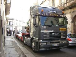 Camion in via Federico Mezio