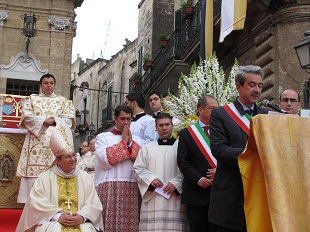 Enzo Pisanello, Vescovo, Giancarlo Coluccia, Sindaco