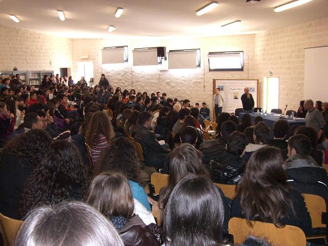 Conferenza stampa al Liceo Scientifico
