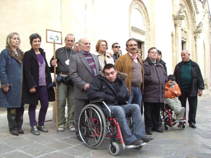 Cosimo D'Ettorre con il gruppo di SFDA e Maria Rosaria Romano