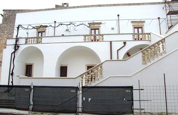 Palazzo Rizzelli, facciata di via Cafaro